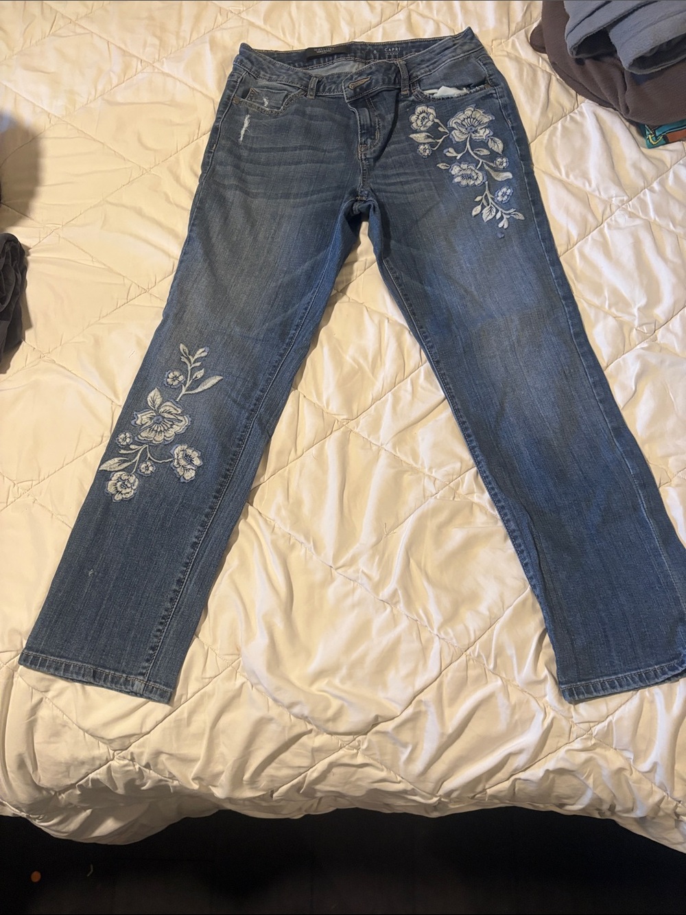 Simply Vera Vera Wang Blue Straight Leg Jeans with White Floral Embroidery